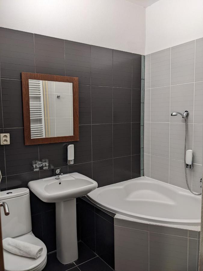 סנץ Garni Hotel Cosmopolitan מראה חיצוני תמונה