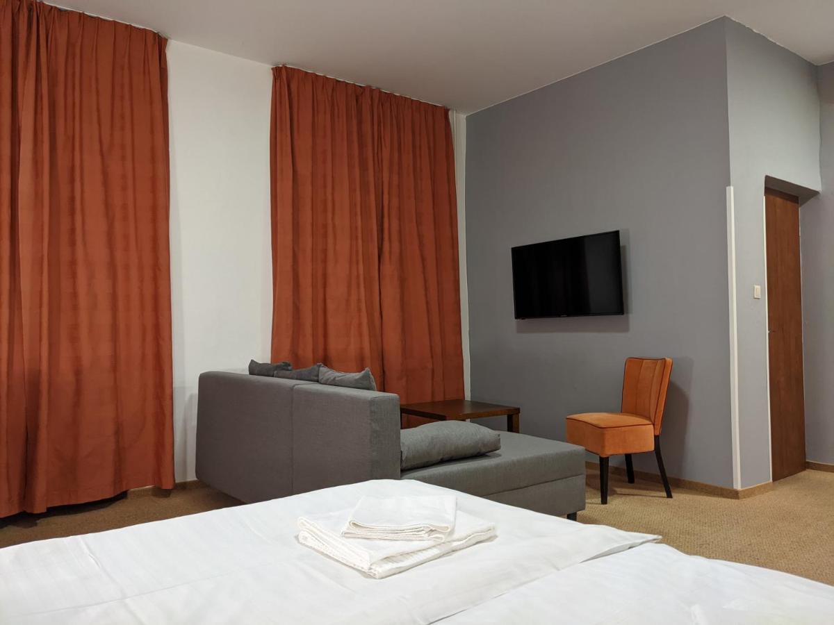 סנץ Garni Hotel Cosmopolitan מראה חיצוני תמונה