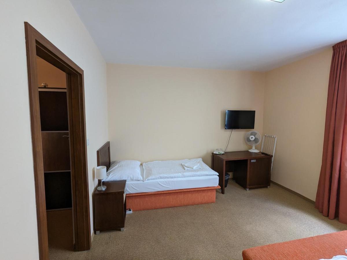 סנץ Garni Hotel Cosmopolitan מראה חיצוני תמונה