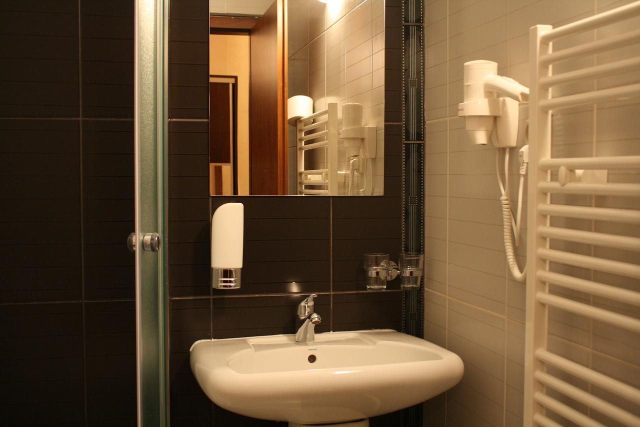 סנץ Garni Hotel Cosmopolitan מראה חיצוני תמונה