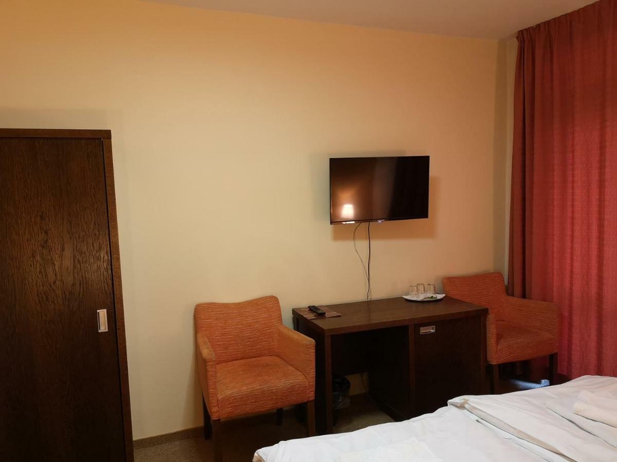 סנץ Garni Hotel Cosmopolitan מראה חיצוני תמונה
